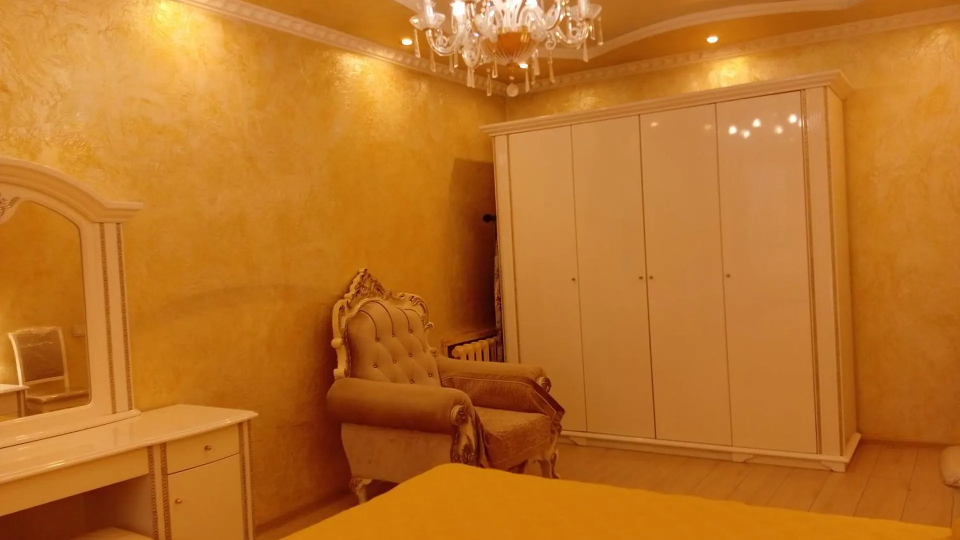 3 Rooms Of Sun 알마티 아파트
