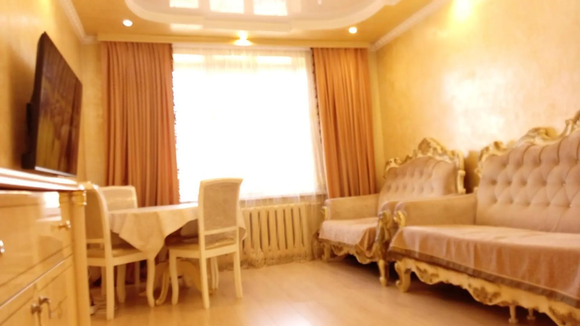 아파트 3 Rooms Of Sun 알마티